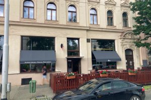 Výklopné markýzy RIMINI PLUS A KOŠOVÁ MARKÝZA, RESTAURACE DRÁPAL OLOMOUC, realizace Bohemiaflex CS