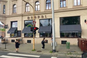 Výklopné markýzy RIMINI PLUS A KOŠOVÁ MARKÝZA, RESTAURACE DRÁPAL OLOMOUC, realizace Bohemiaflex CS