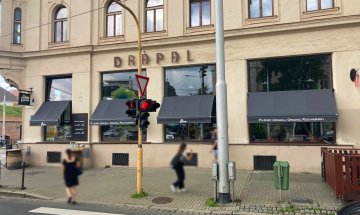 Výklopné markýzy RIMINI PLUS A KOŠOVÁ MARKÝZA, RESTAURACE DRÁPAL OLOMOUC, realizace Bohemiaflex CS