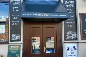 Výklopné markýzy RIMINI PLUS A KOŠOVÁ MARKÝZA, RESTAURACE DRÁPAL OLOMOUC, realizace Bohemiaflex CS