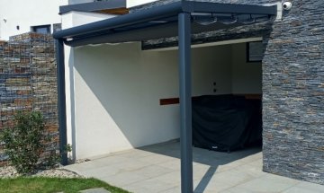 Pergola Piazza + markýza Latin 40, realizace Bohemiaflex CS