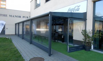 Pergola Piazza + PVC plachty, The manor Pub Ostrava, realizace Bohemiaflex CS